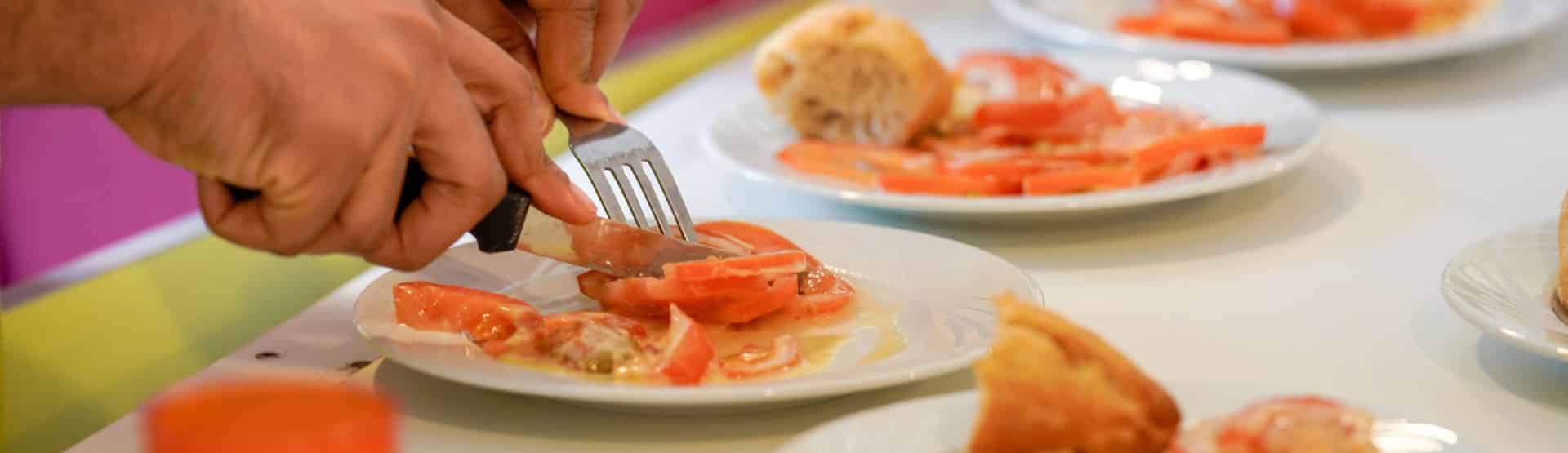 Cuisine réalisée sur place à la Maison de retraite le Parc du Donjon à Houilles